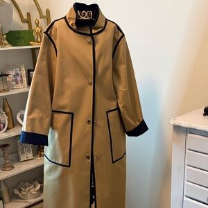 Bonnie Chasin vintage Structured Tan Trench Coat with Navy Trim